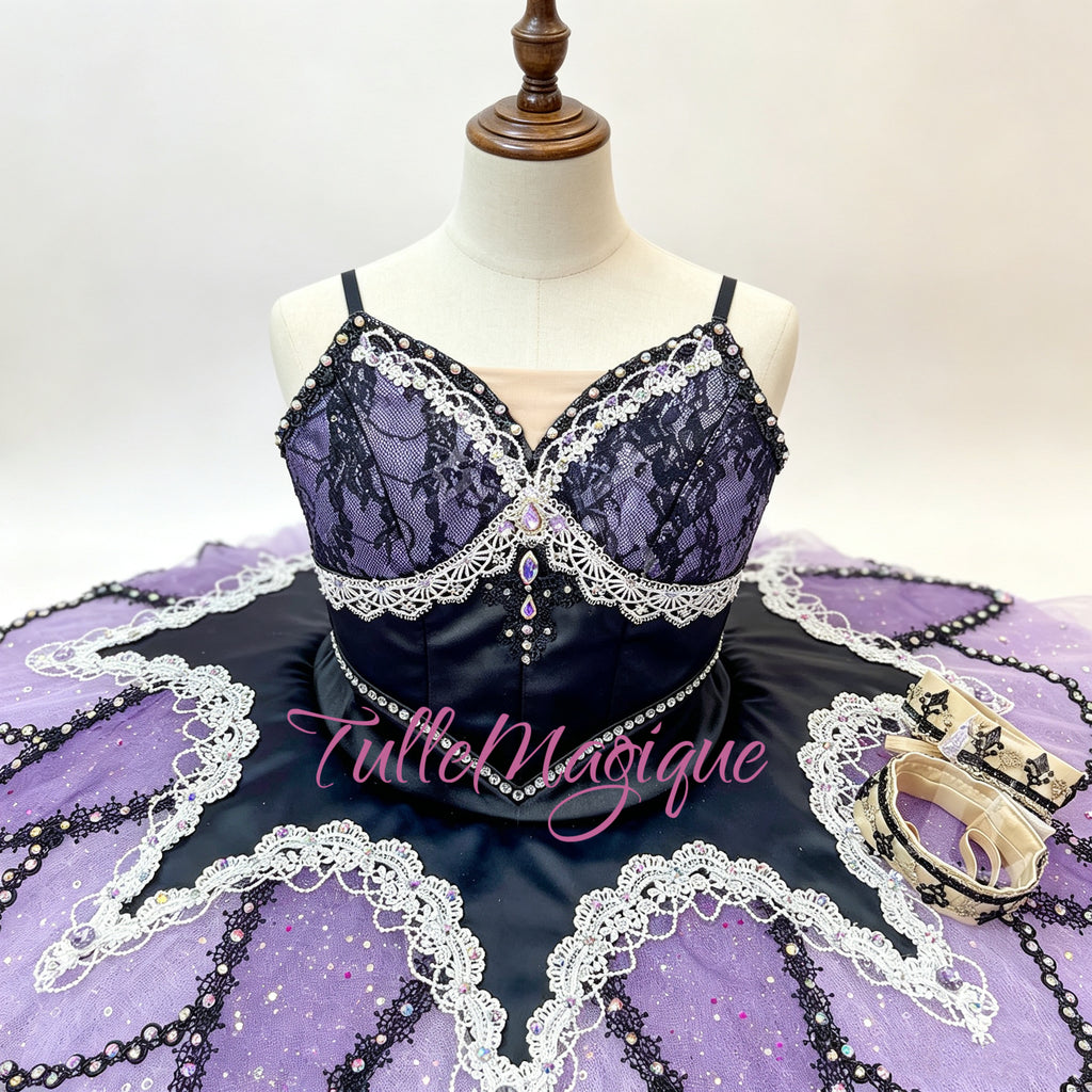 Detailed professional bodice for Les Millions d'Arlequin variation.